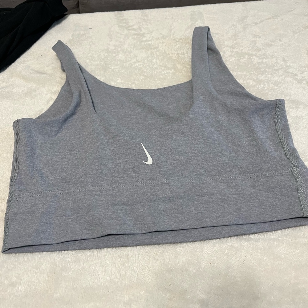 Nike Women's Swoosh Light Support Non-Padded Sports Bra